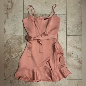 NEVER WORN/TAGS STILL ON Lulus dusty rose mini dress; XS